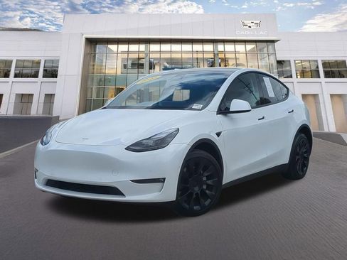 Used 2022 Tesla Model Y Long Range AWD/4WD image 1