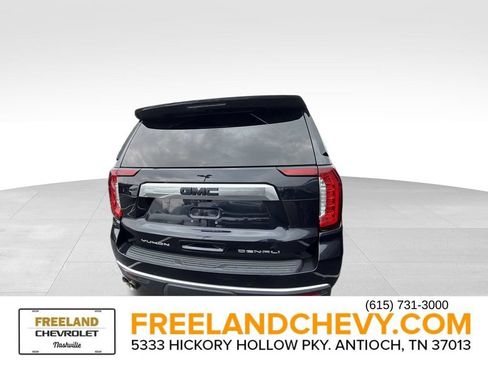 Used 2022 GMC Yukon XL Denali w/ Denali Premium Package AWD/4WD image 3