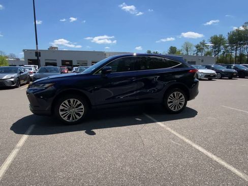 Used 2023 Toyota Venza Limited AWD/4WD image 9