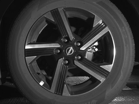 Used 2025 Nissan Sentra SV FWD image 14