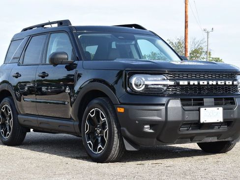 Certified 2025 Ford Bronco Sport Outer Banks w/ Outer Banks Tech Package+ AWD/4WD image 3