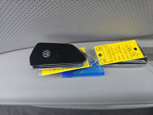 Used 2024 Volkswagen Atlas SE w/ Panoramic Sunroof Package FWD image 28