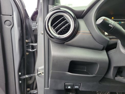 Certified 2020 Nissan Kicks SR w/ SR Premium Package image 20