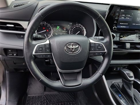 Used 2022 Toyota Highlander XLE image 20