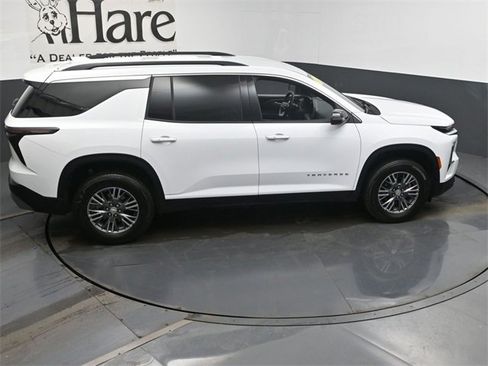 Used 2025 Chevrolet Traverse LT image 37