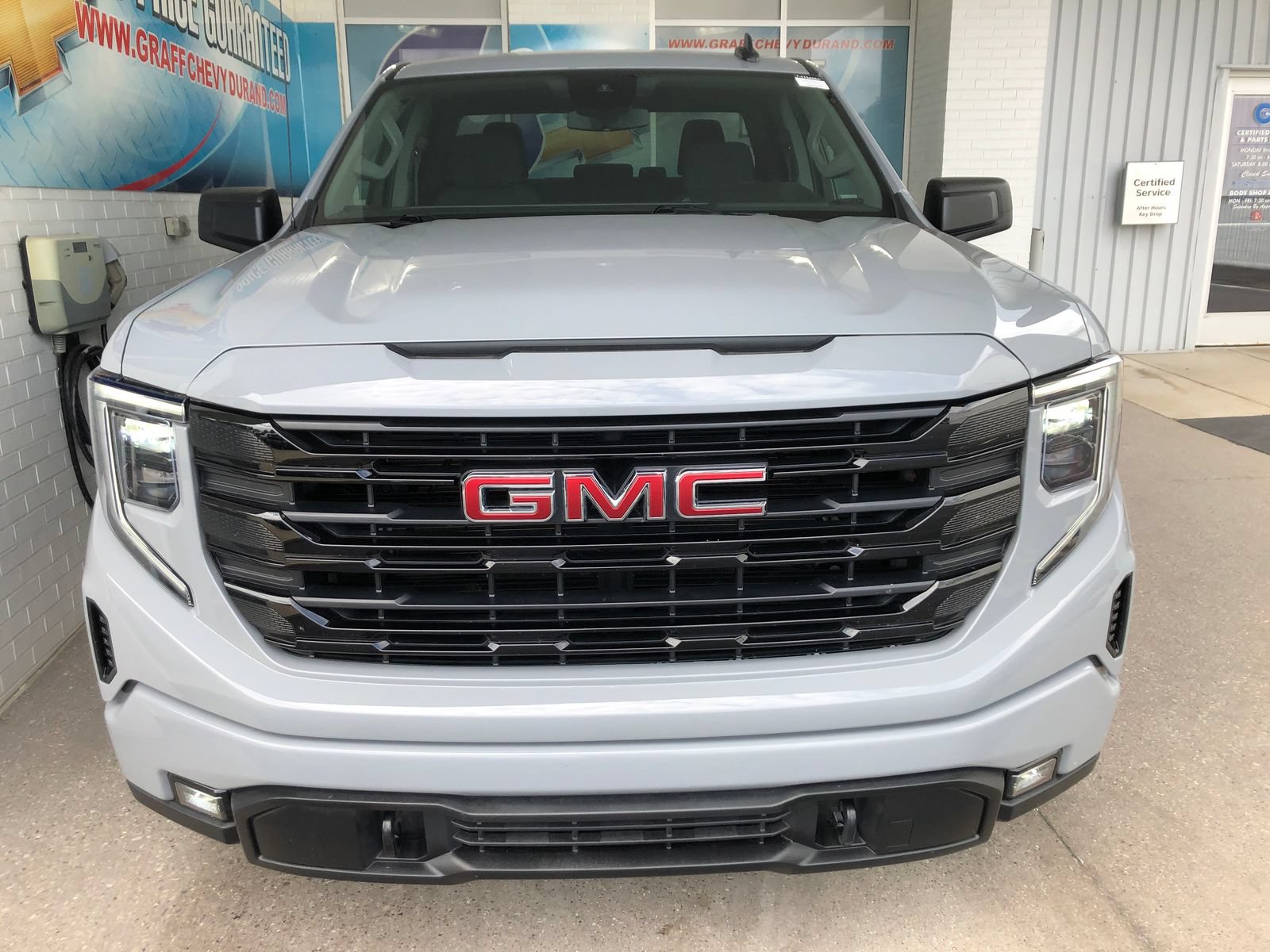 Used 2024 GMC Sierra 1500 Elevation AWD/4WD image 2
