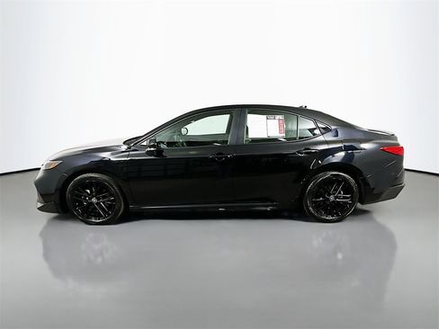 Used 2025 Toyota Camry SE image 5