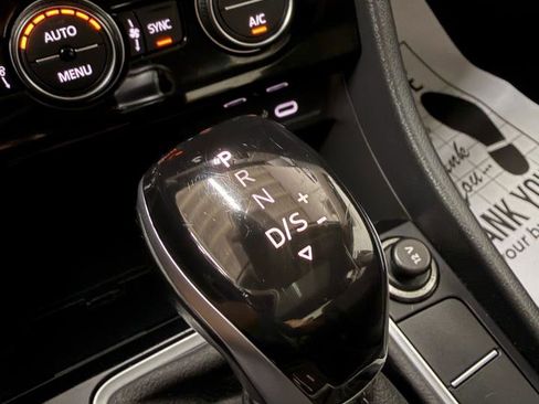Used 2023 Volkswagen Jetta SE w/ Panoramic Sunroof Package FWD image 24