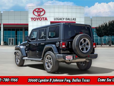 Used 2023 Jeep Wrangler Unlimited Sahara AWD/4WD image 7