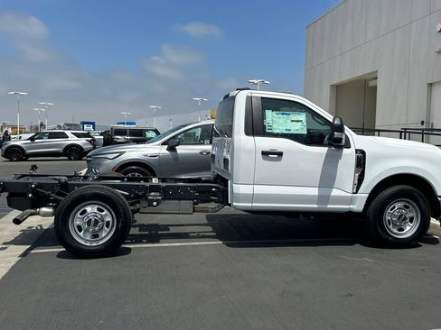 New 2026 Ford F350 XL w/ XL Chrome Package RWD image 2