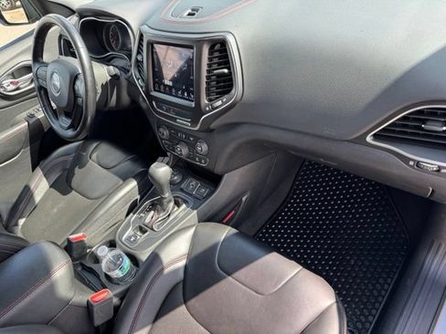 Used 2020 Jeep Cherokee Trailhawk w/ Comfort/Convenience Group AWD/4WD image 26