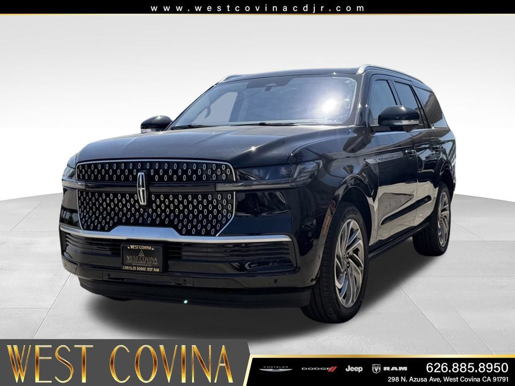 Used 2025 Lincoln Navigator Reserve AWD/4WD image 4