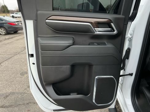 Used 2024 Chevrolet Silverado 2500 LT AWD/4WD image 34