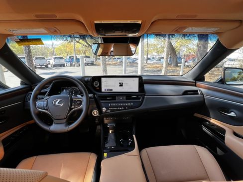 Used 2025 Lexus ES 300h w/ Premium Package image 35