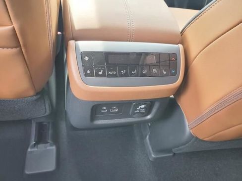 New 2025 Nissan Pathfinder Platinum w/ Cargo Package image 12