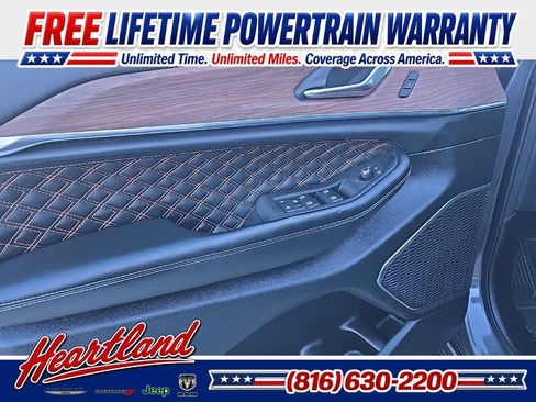 Used 2025 Jeep Grand Cherokee Summit AWD/4WD image 30