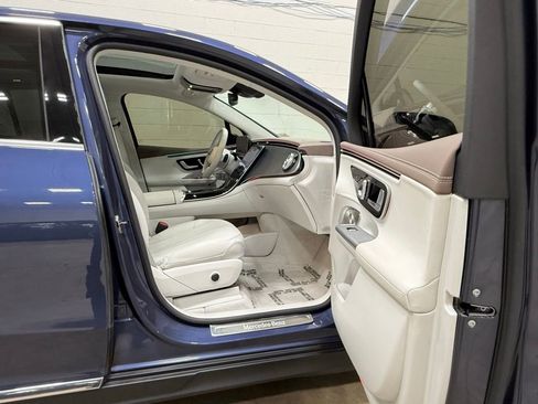 Used 2023 Mercedes-Benz EQE 350+ 4MATIC SUV w/ Exclusive Trim Package image 47