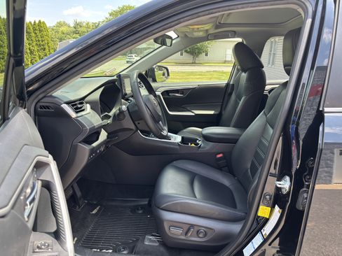 Used 2020 Toyota RAV4 XLE Premium AWD/4WD image 13