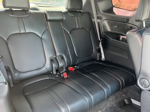 Used 2025 Honda Pilot TrailSport image 23