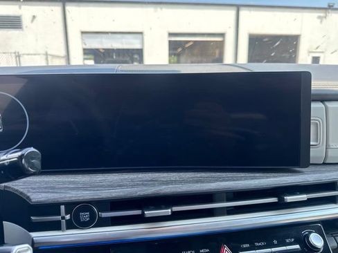 Used 2025 Hyundai Santa Fe Limited FWD image 19
