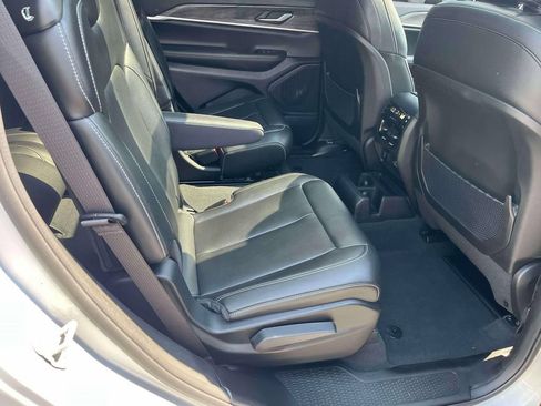 Used 2024 Jeep Grand Cherokee L Limited w/ Black Appearance Package AWD/4WD image 15