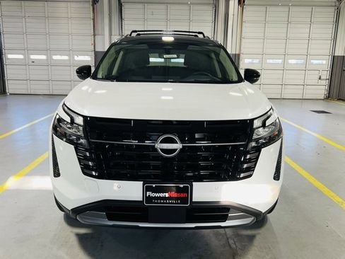 New 2026 Nissan Pathfinder Platinum image 14