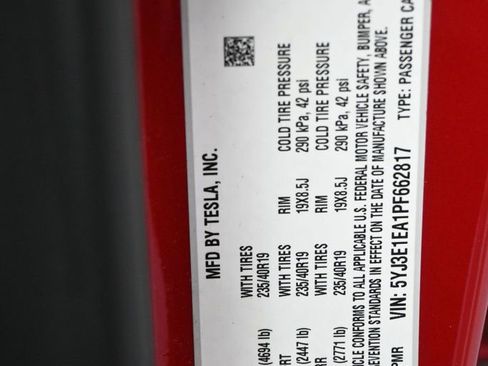 Used 2023 Tesla Model 3 Standard Range image 9