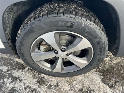 Used 2022 Jeep Cherokee Limited image 12