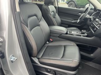 Used 2023 Nissan Pathfinder SL w/ SL Premium Package AWD/4WD video 3