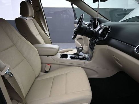 Used 2022 Jeep Grand Cherokee Laredo E AWD/4WD image 25