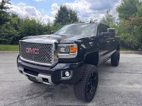Used 2015 GMC Sierra 2500 Denali w/ Duramax Plus Package AWD/4WD image 9
