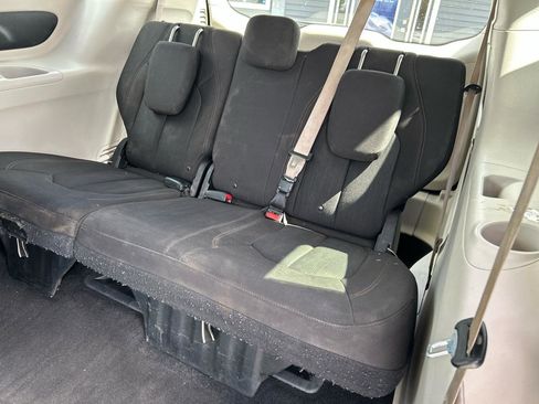 Used 2017 Chrysler Pacifica Touring image 22