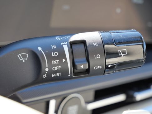 Certified 2025 Hyundai Santa Fe SEL image 33