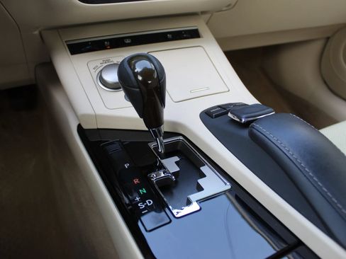 Used 2015 Lexus ES 350 w/ Luxury Package FWD image 18