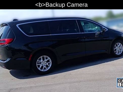 Used 2023 Chrysler Pacifica Touring-L FWD image 3