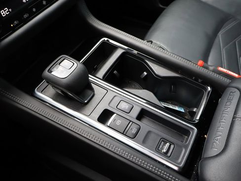 Used 2024 Nissan Pathfinder Platinum w/ Cargo Package image 29