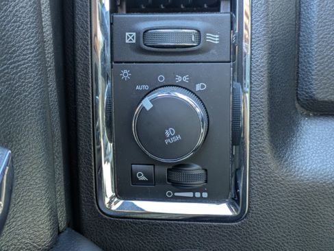 Used 2018 RAM 1500 Laramie w/ Convenience Group AWD/4WD image 24