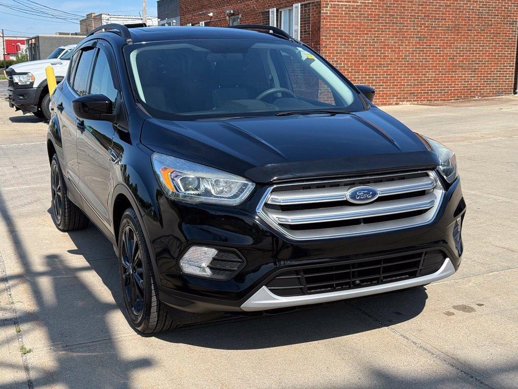 Used 2017 Ford Escape SE w/ Equipment Group 201A FWD image 3