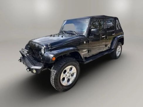 Used 2015 Jeep Wrangler Unlimited Sahara w/ Connectivity Group AWD/4WD image 2