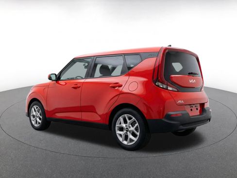 Used 2025 Kia Soul LX w/ LX Technology Package FWD image 6