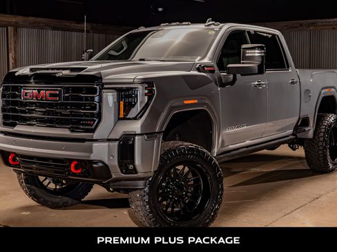 Used 2025 GMC Sierra 2500 AT4 image 5