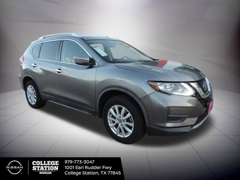 Used 2018 Nissan Rogue SV image 3
