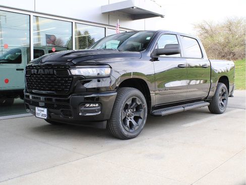 New 2026 RAM 1500 Express AWD/4WD image 3