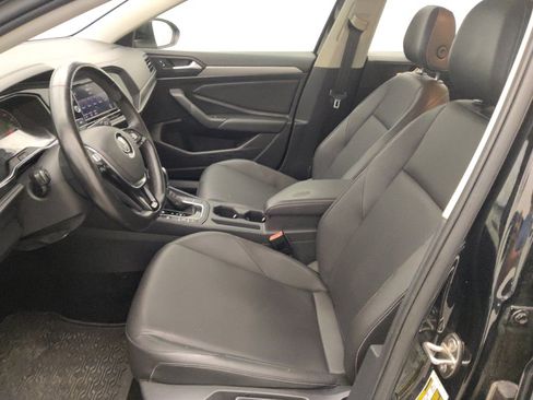 Used 2019 Volkswagen Jetta SE w/ Cold Weather Package FWD image 17