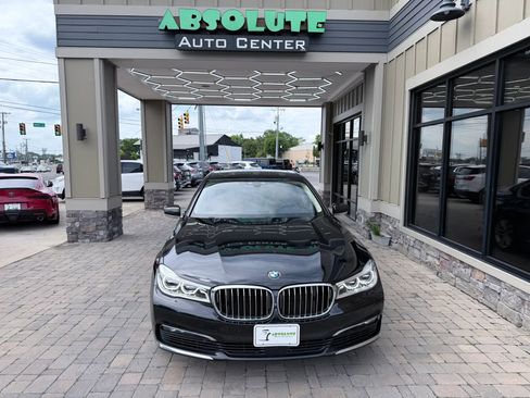 Used 2017 BMW 750i xDrive AWD/4WD image 8