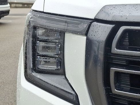 Used 2023 GMC Yukon AT4 image 9