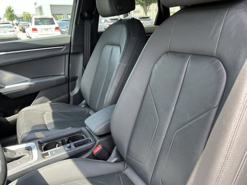 Used 2020 Audi Q3 2.0T Premium w/ Convenience Package AWD/4WD image 16