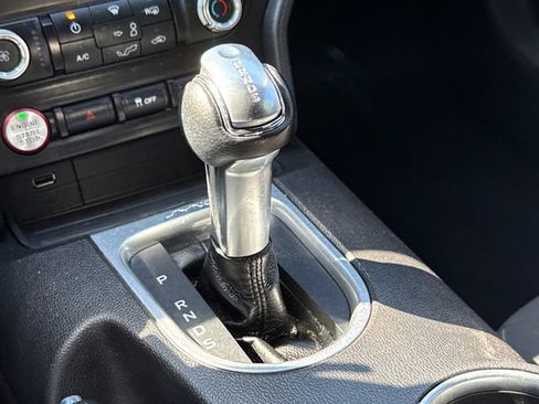 Used 2019 Ford Mustang Convertible RWD image 26