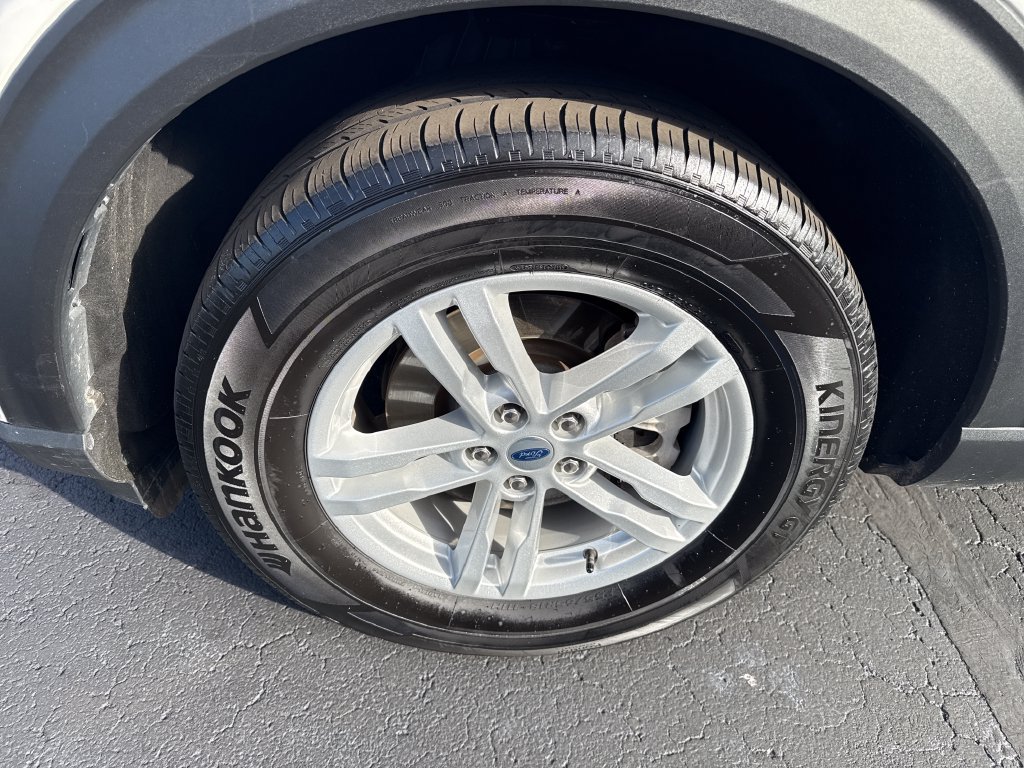 Used 2023 Ford Explorer XLT w/ Equipment Group 202A AWD/4WD image 23