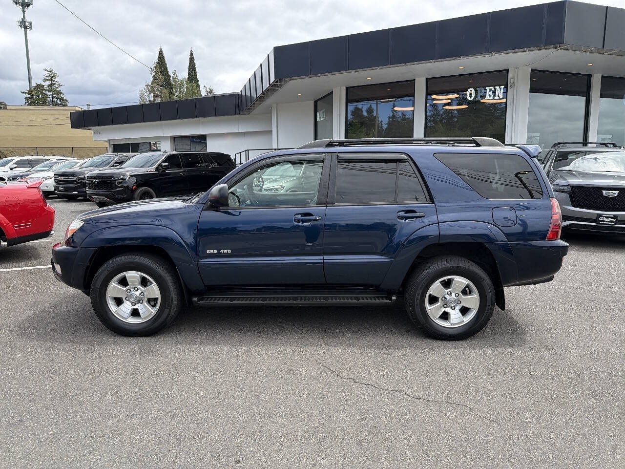 Used 2004 Toyota 4Runner SR5 w/ Preferred Accessory Pkg AWD/4WD image 2